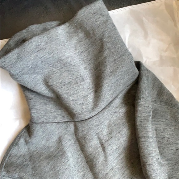 Nike Turtle Neck Performance - Picture 2 of 5